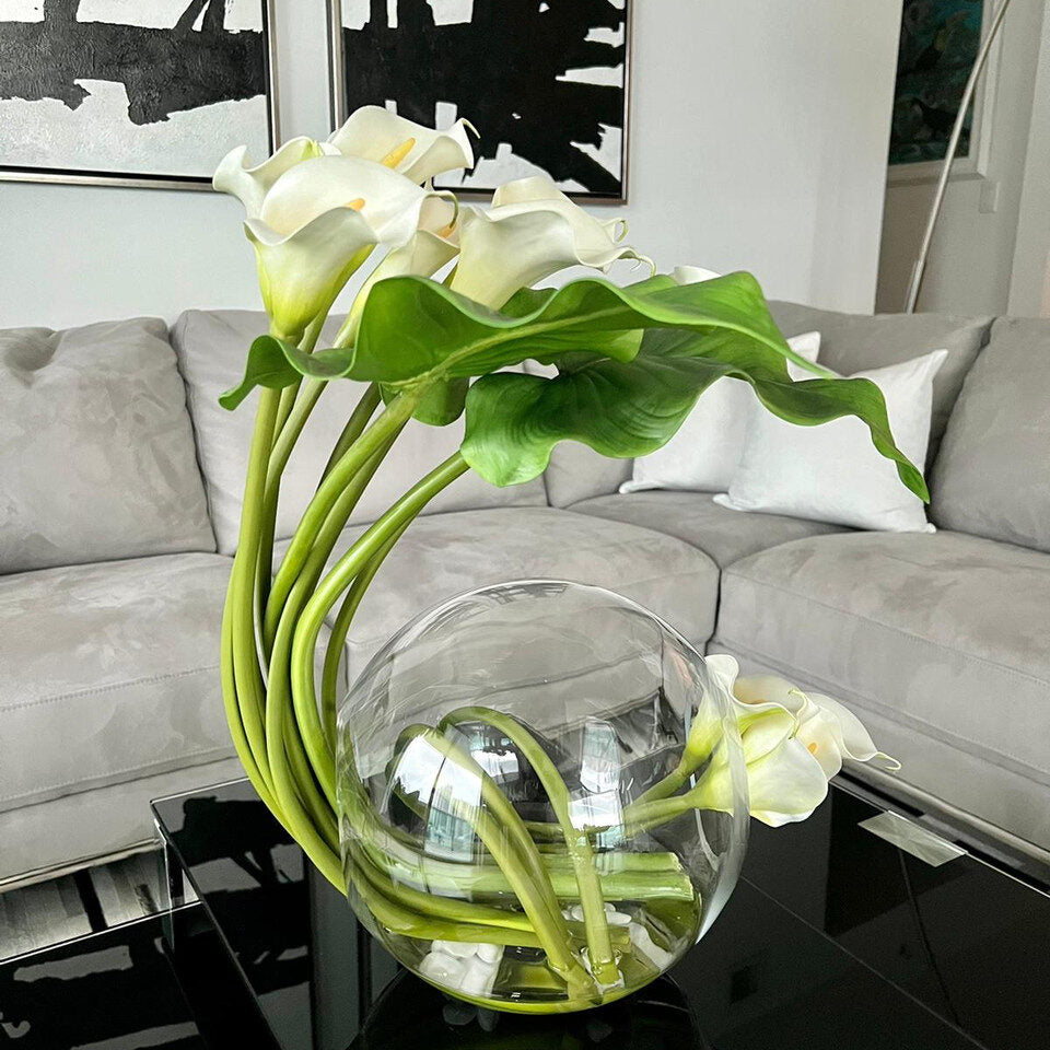 Crosswinds vase with calla lilies				
(Out of Stock)