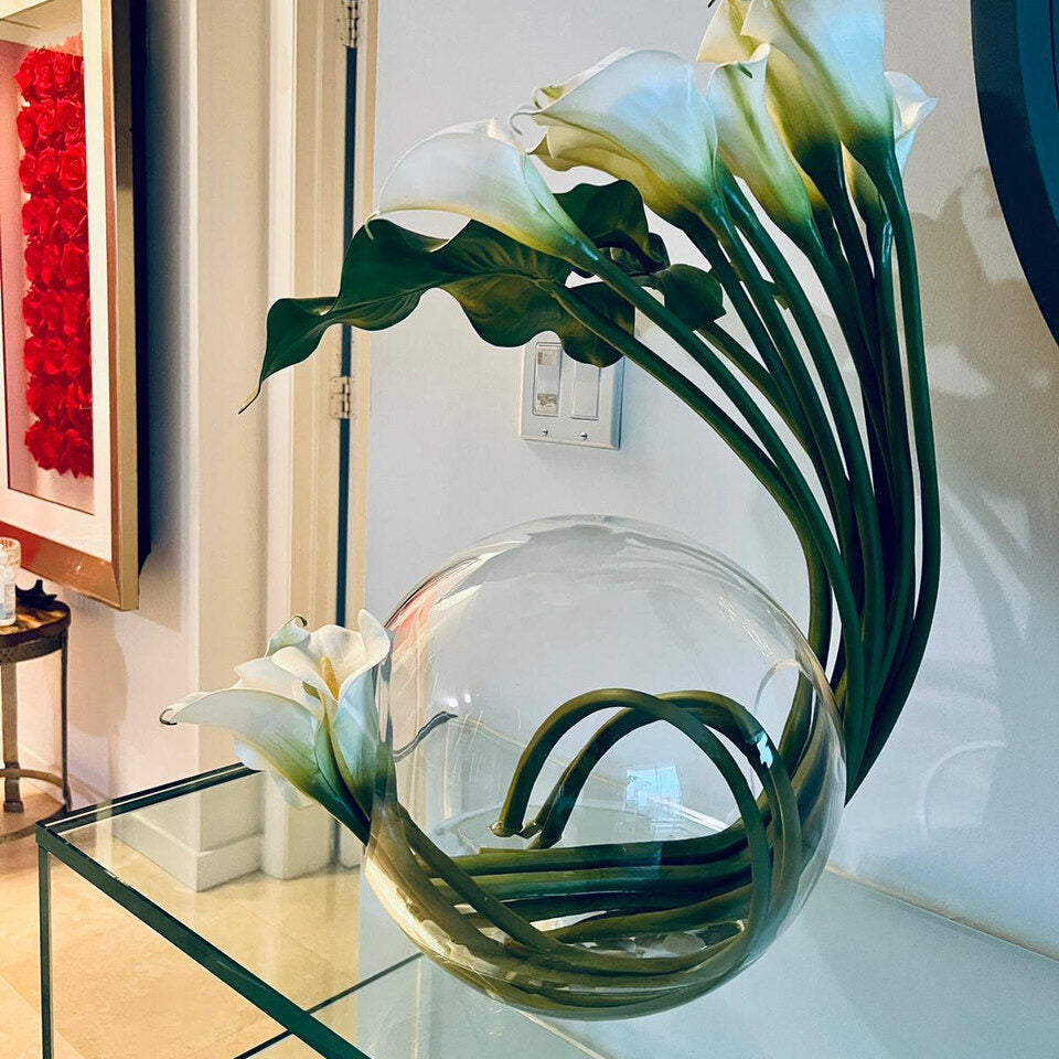 Crosswinds vase with calla lilies				
(Out of Stock)