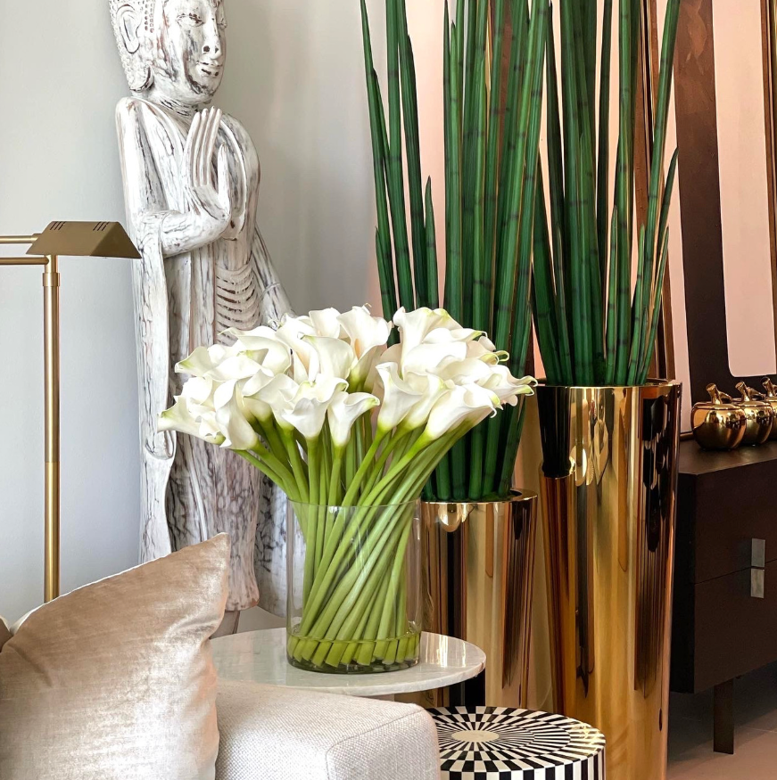 Calla Lilies in 25 cm Glass Cylinder