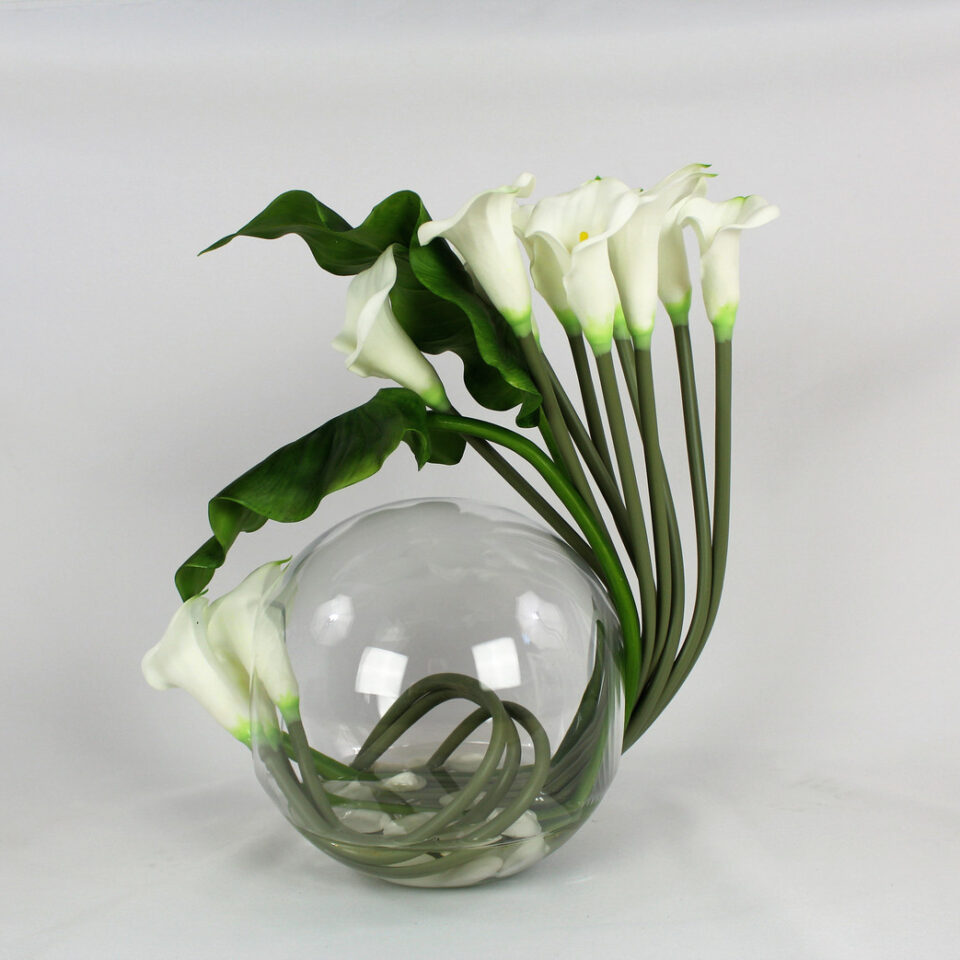 Crosswinds vase with calla lilies				
(Out of Stock)