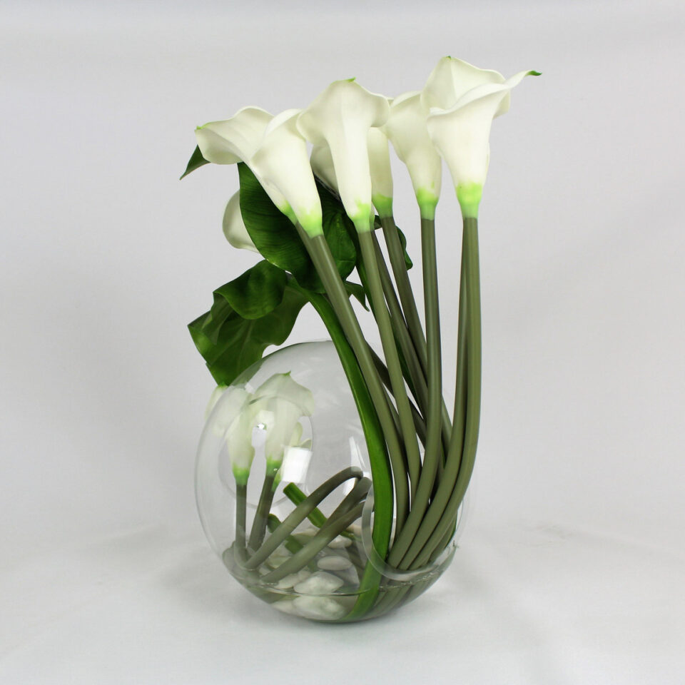 Crosswinds vase with calla lilies				
(Out of Stock)