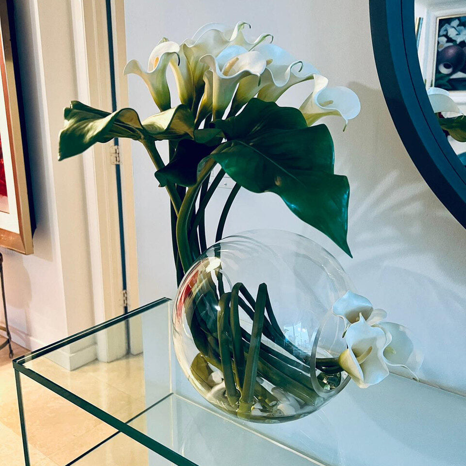 Crosswinds vase with calla lilies				
(Out of Stock)