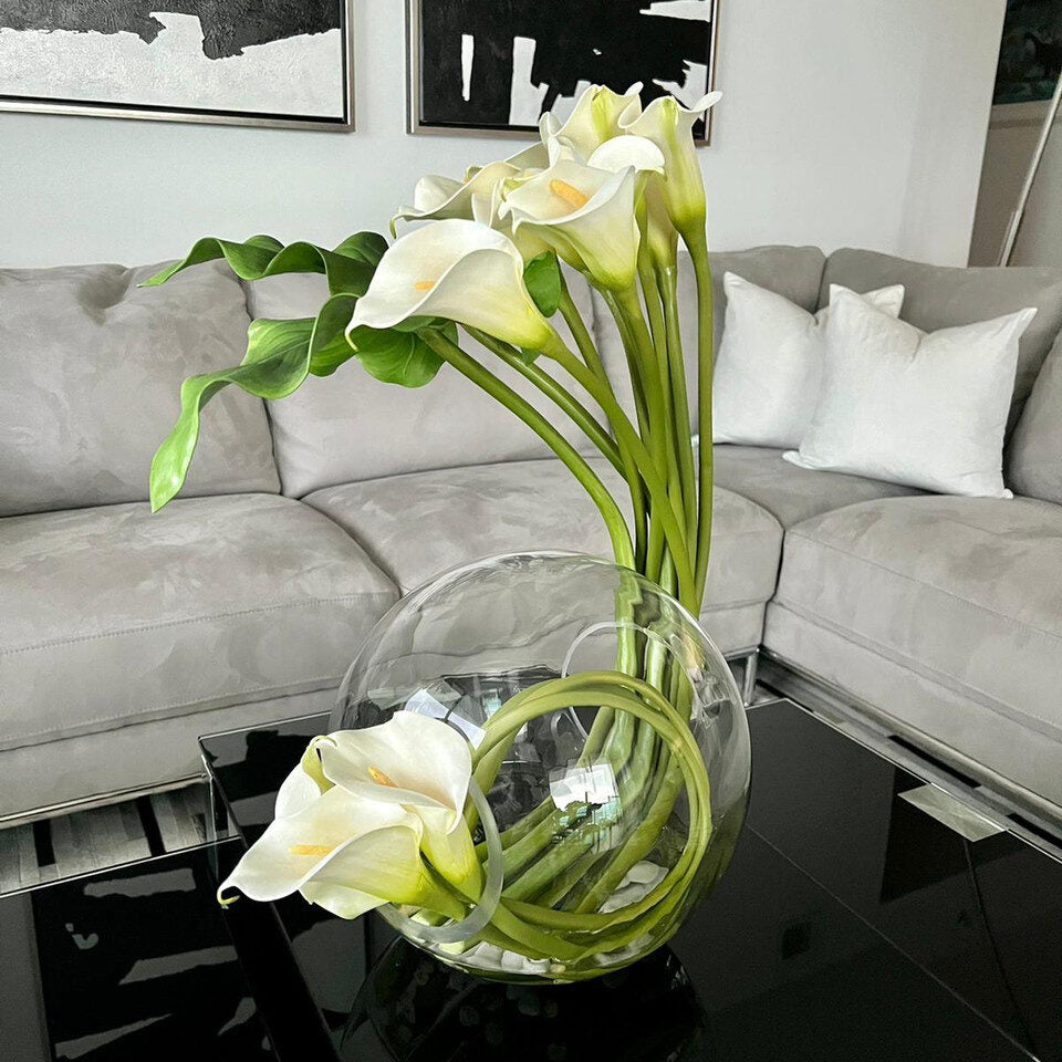 Crosswinds vase with calla lilies				
(Out of Stock)